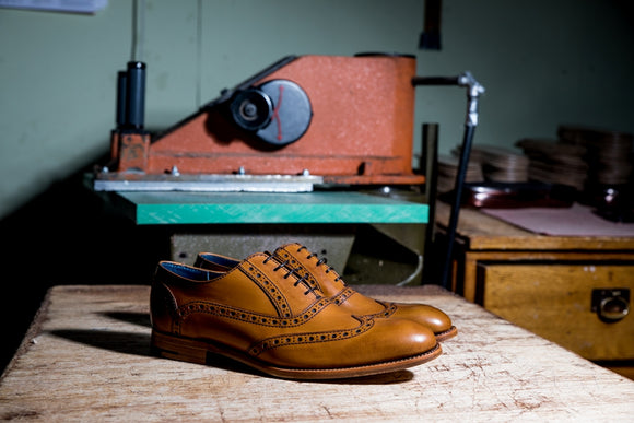 The Northamptonshire Brogue: A Traditional English Classic